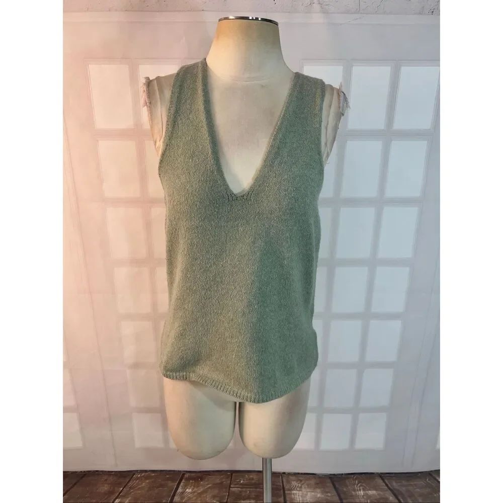 Express Sage Green V-Neck Boucle Knit Sleeveless Sweater Tank Top Size Large